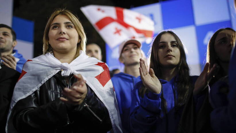 Выборы в Грузии. Fot. EPA/DAVID MDZINARISHVILI (фотоиллюстрация)