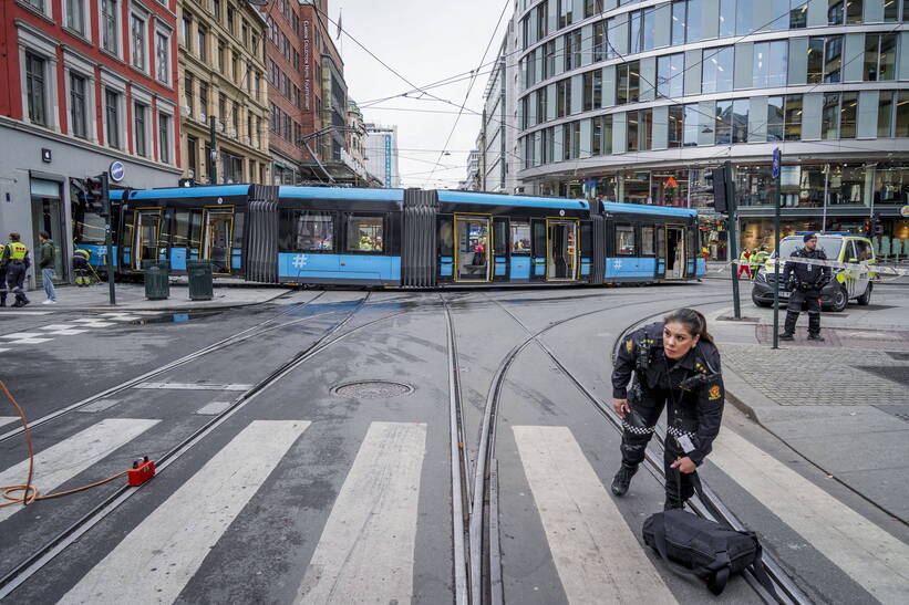 Tramwaj wjechał we wtorek w sklep w centrum stolicy Norwegi. Fot. PAP/EPA/TERJE PEDERSEN