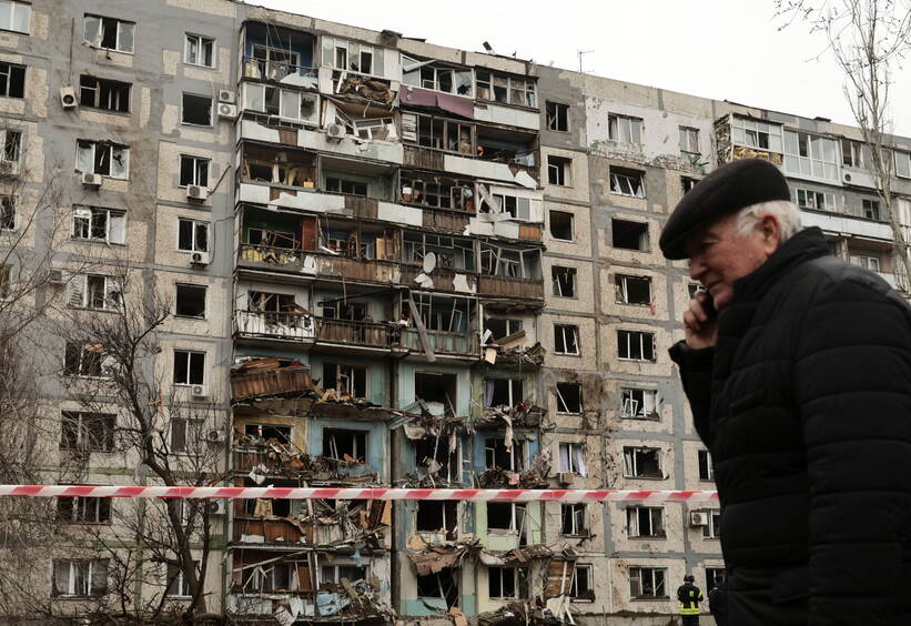 Разрушения после атаки российских войск, фотоиллюстрация. Fot. PAP/EPA/Kateryna Klochko