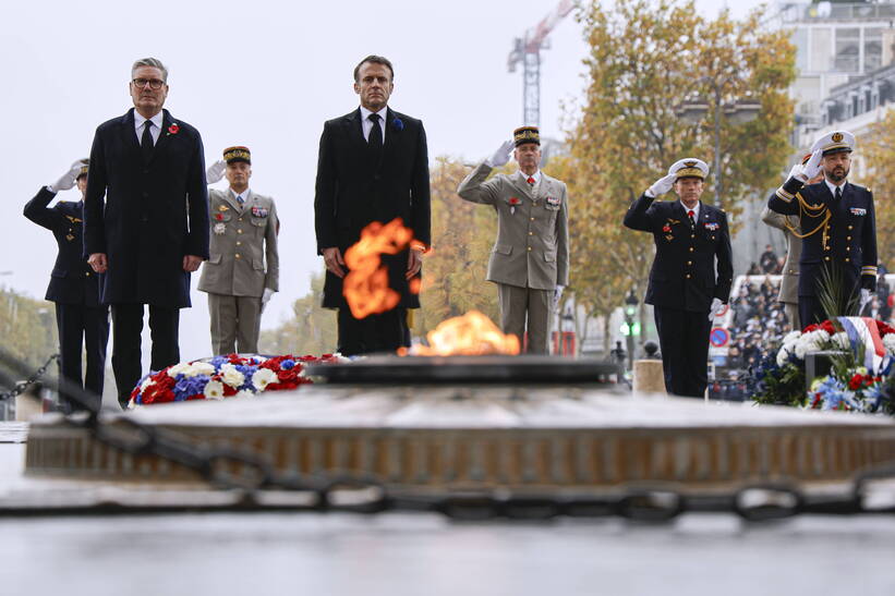 Premier Wielkiej Brytanii Keir Starmer i prezydent Francji Emmanuel Macron. Fot. PAP/EPA/LUDOVIC MARIN / POOL