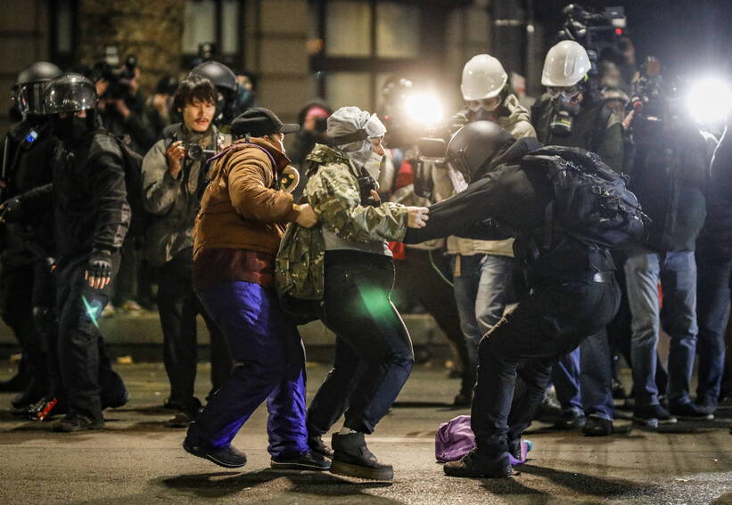 Протест в Тбилиси. Fot. PAP/EPA/DAVID MDZINARISHVILI