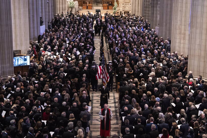 Jimmy Carter pożegnany przez Bidena i byłych prezydentów. Fot. PAP/EPA/HAIYUN JIANG/ POOL