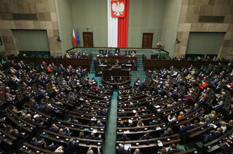 Posłowie na sali obrad Sejmu w Warszawie. Fot. PAP/Rafał Guz