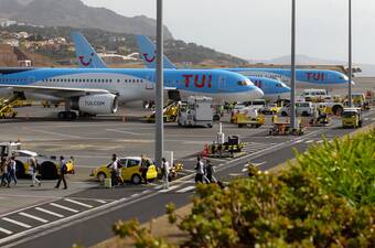 Lotnisko w Funchal na Maderze, fot. PAP/EPA/LUSA/HOMEM DE GOUVEIA